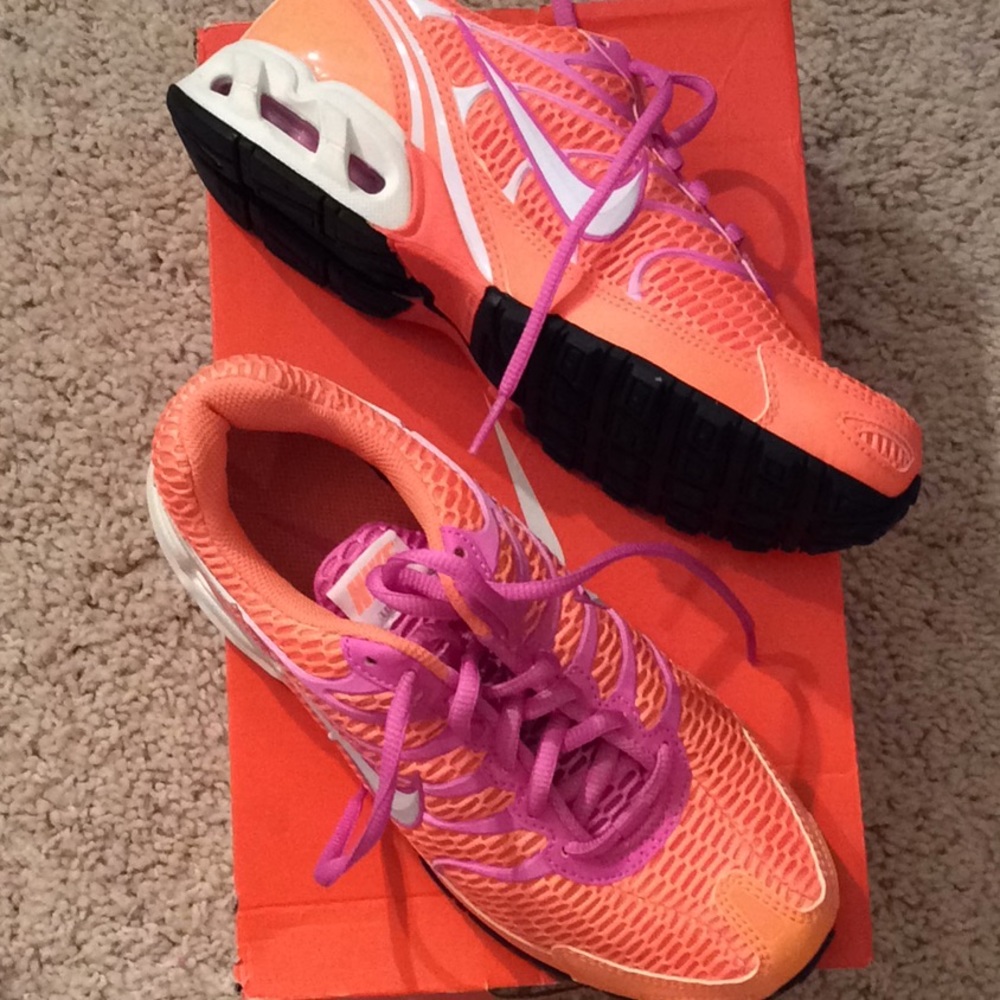 Nike Woman’s Air Max Torch 4 - NIB